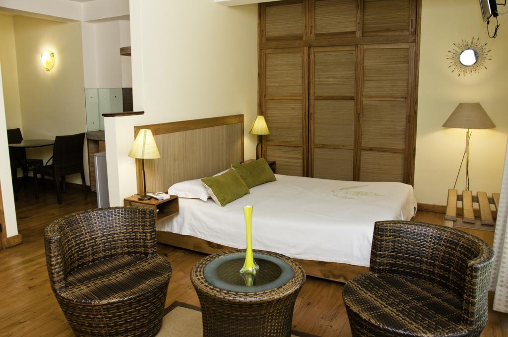Hotel Restaurant Le Combava Antananarywa Zewnętrze zdjęcie